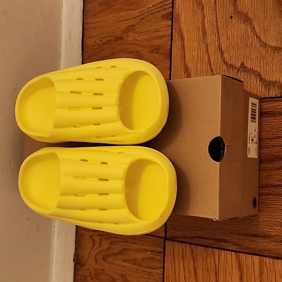 UGG Shoes - UGG FOAMO Slide